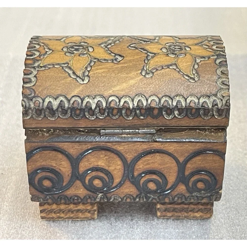 Vintage Floral Sunflower Daisy Miniature Trunk Trinket Box Hand Carved 2.5